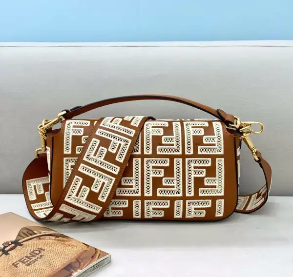 Rep FENDI BAGUETTE 0130